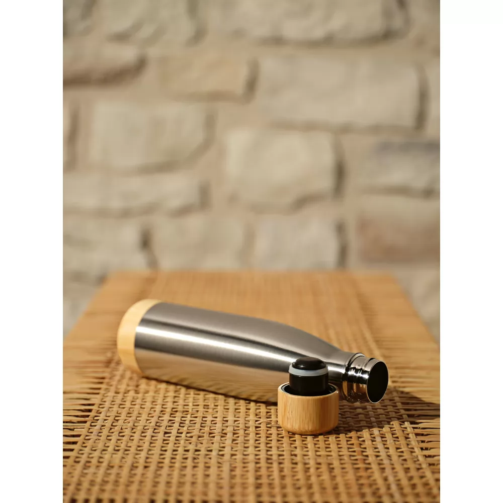 Garrafa em aço inox (90% reciclado) com tampa em bambu 550 mL Personalizada Garrafa em aço inox (90% reciclado) com tampa em bambu 550 mL Personalizada