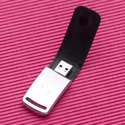 PEN DRIVE DE COURO 8GB Personalizado
